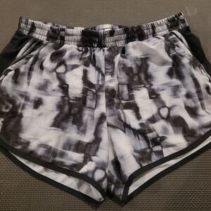 Women's Under Armour Black & White Athletic Shorts, Size L